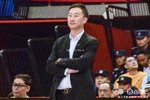 九游（jiuyou.com）游戏-近三个赛季两次率队进季后赛！媒体人：青岛和主帅刘维伟完成续约